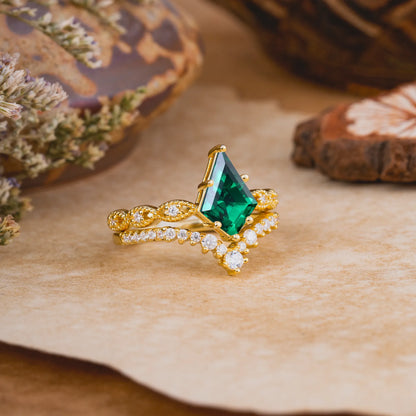 Luxury Vintage 6-Prong Kite-Cut Emerald Engagement Ring Set