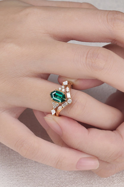 Unique Hexagon Cut Emerald Gemstone Ring Set 2pcs