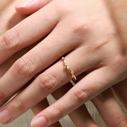 Irregular Leaf-Inspired Unique Moissanite Wedding Band