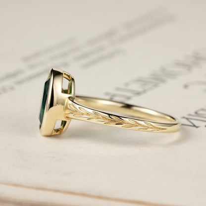 Golden Elegance: Oval Emerald Leaf Ring | Celia (925 Silver)