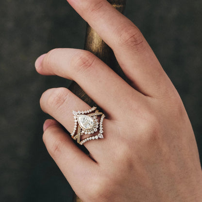 Gorgeous Pear Cut Lab Grown Diamond Engagement Ring Set 3pcs - Amaryllis - GemsMagic