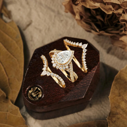 Gorgeous Pear Cut Lab Grown Diamond Engagement Ring Set 3pcs - Amaryllis - GemsMagic