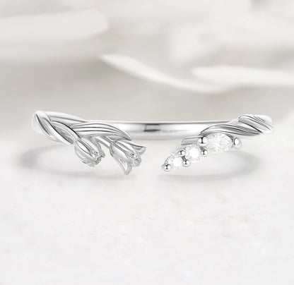 Nature Inspired Tulip Bouquet Moissanite V-Shaped Open Wedding Band - Lila