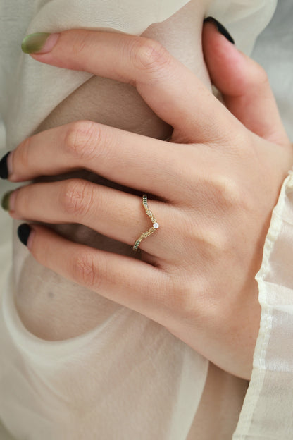 Vintage Nature Inspired Natural Green sapphire Moissanite Curved Wedding Band - Vivienne