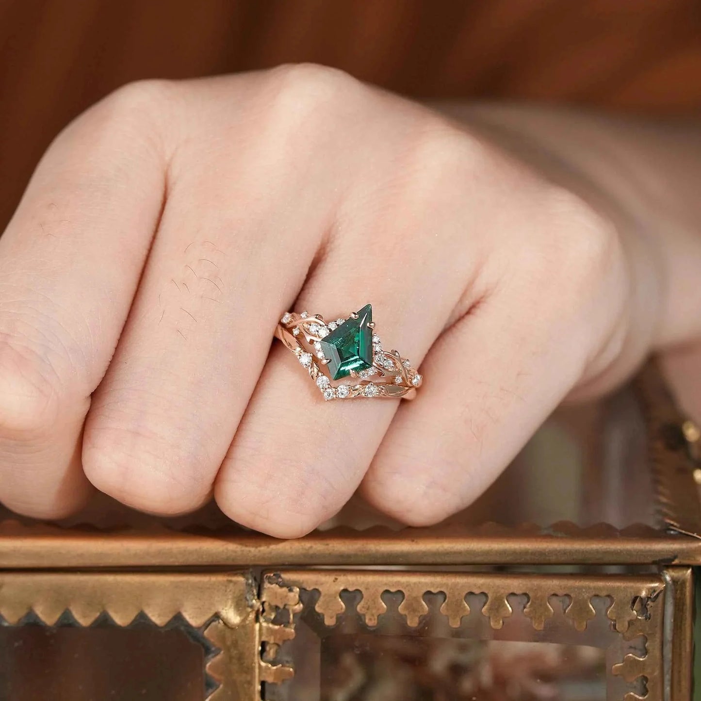 Twig Emerald & Moissanite Bridal Set - Leonie