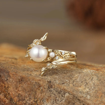 Vintage Leaf-Inspired Gold Ring with Pearl-Indra