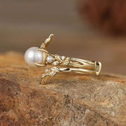 Vintage Leaf-Inspired Gold Ring with Pearl-Indra